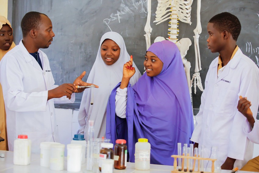 One in nine Nobel Prize winners in science are from developing countries. VSO Nigeria is working with schools in rural Katsina province in the Mobile Science Lab programme. Photo: VSO/ Onye Ubanatu